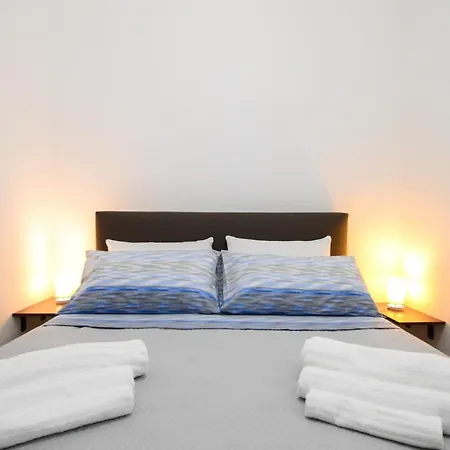 270 M - In Centro Con Cortile Apartment
