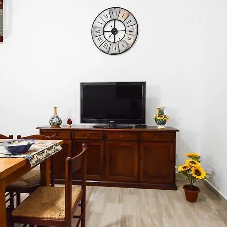 Apartment 270 M - In Centro Con Cortile Gioiosa Marea