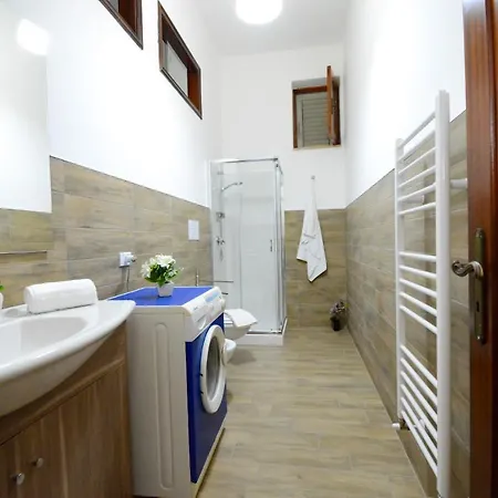 Daire 270 M - In Centro Con Cortile Gioiosa Marea