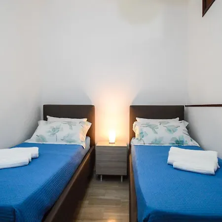 270 M - In Centro Con Cortile Apartment Gioiosa Marea