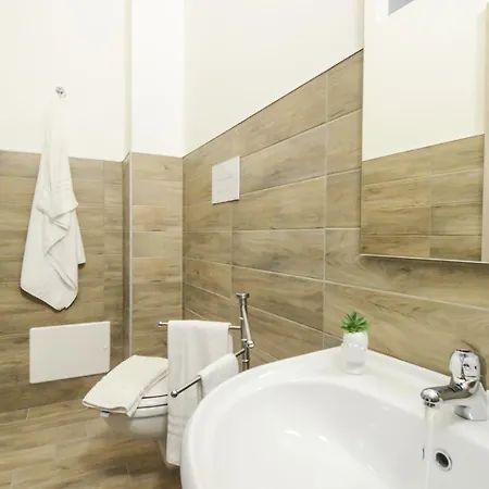 270 M - In Centro Con Cortile 아파트